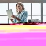 Xerox® B235 Multifonction Printer vrouwelijk kantoor