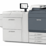 Xerox® Proficio™ PX300 productiedrukpers Xerox® Proficio™ PX300 productiedrukpers – zijaanzicht en scherm
