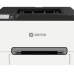 Xerox® C240 kleurenprinter Vooraanzicht van de Xerox® C240 kantoorprinter