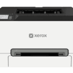 Xerox® C300 kleurenprinter Vooraanzicht van de Xerox® C300 kantoorprinter